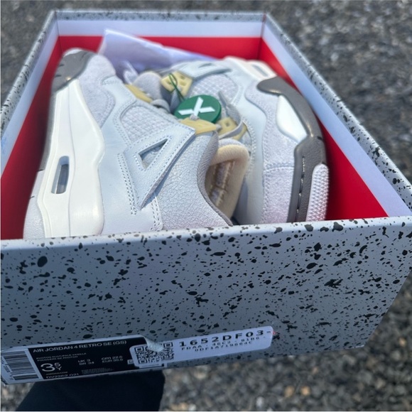 Authentic! Brand new! Jordan 4 Retro SE Craft photon Dust (GS) - Picture 5 of 8